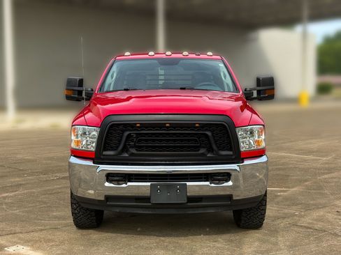 Used 2018 RAM 2500 Tradesman w/ Chrome Appearance Group AWD/4WD image 4