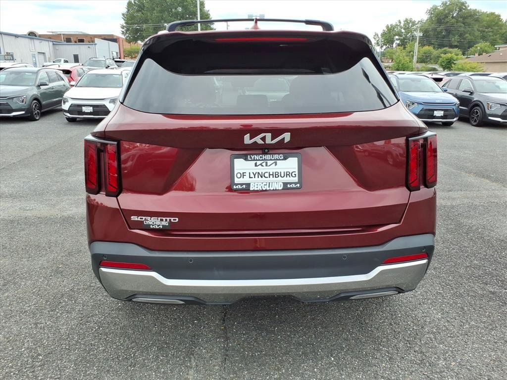 Used 2025 Kia Sorento S w/ Panoramic Sunroof Package FWD image 5