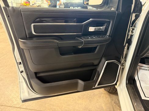 Used 2022 RAM 2500 Laramie w/ Night Edition AWD/4WD image 40