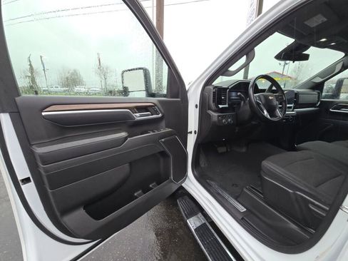 Used 2024 Chevrolet Silverado 3500 LT image 16