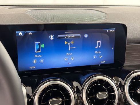 Used 2026 Mercedes-Benz GLB 250 4MATIC image 23