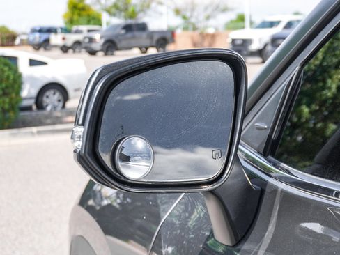 Used 2022 Toyota Highlander LE image 17