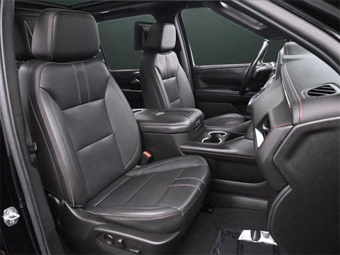 Used 2022 Chevrolet Suburban RST w/ Luxury Package image 27