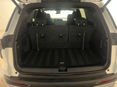 Used 2025 Chevrolet Traverse LT FWD image 28
