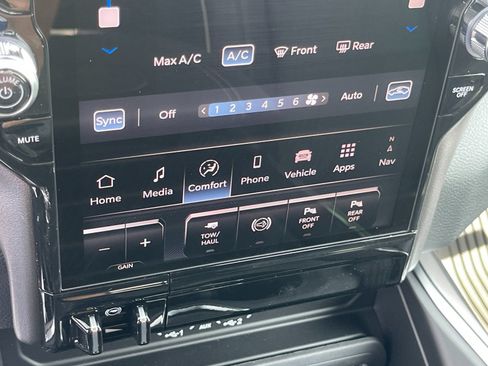 New 2027 RAM 2500 Laramie AWD/4WD image 22