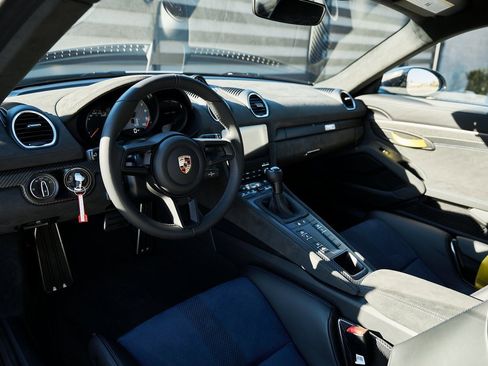 Used 2025 Porsche 718 Cayman GT4 RS w/ Weissach Package image 2