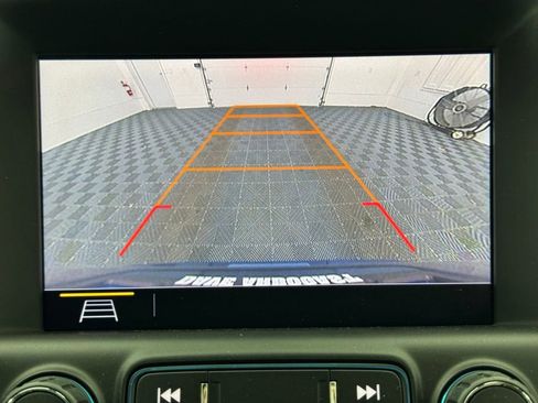 Used 2020 GMC Terrain SLE w/ Driver Convenience Package FWD image 4