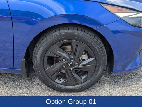Used 2023 Hyundai Elantra SEL w/ Preferred Accessory Package FWD image 12
