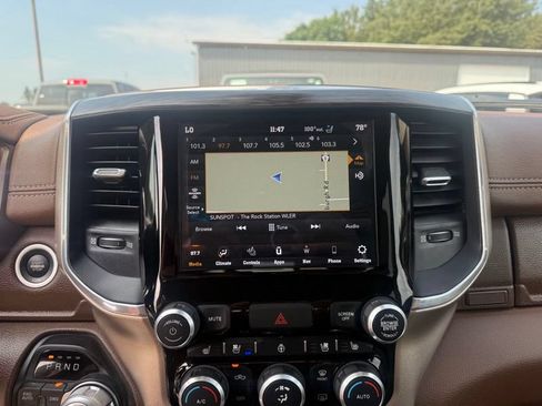 Used 2019 RAM 1500 Laramie AWD/4WD image 9