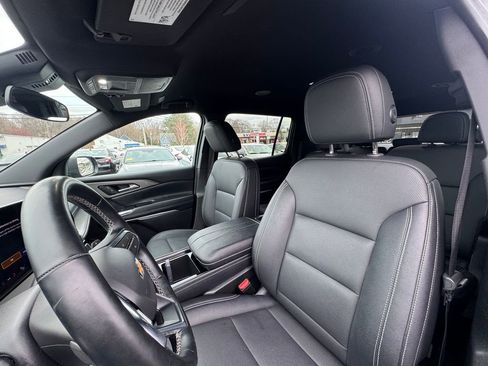 Used 2025 Chevrolet Traverse LT image 23
