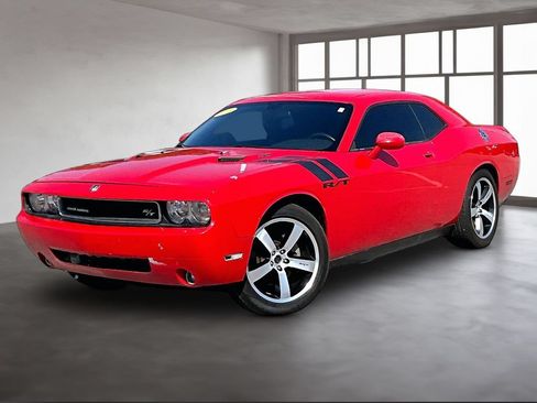 Used 2009 Dodge Challenger R/T RWD image 2