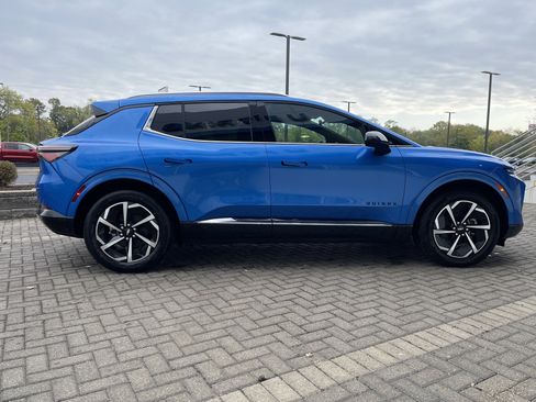 Used 2024 Chevrolet Equinox EV LT w/ LPO, Blackout Package image 6