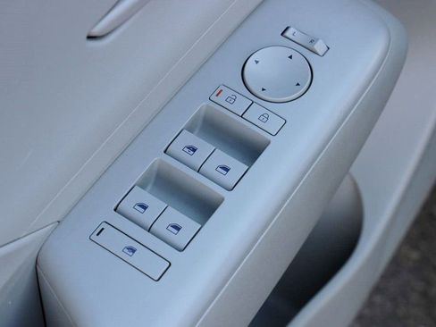 Used 2025 Hyundai Kona SEL image 15