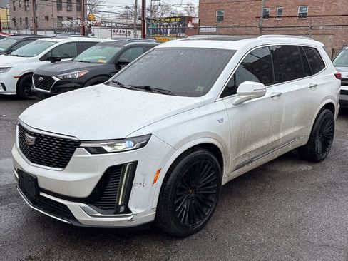 Used 2021 Cadillac XT6 Premium Luxury image 2