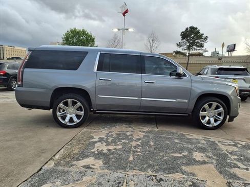 Used 2018 Cadillac Escalade ESV Premium Luxury AWD/4WD image 23