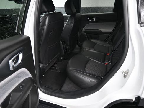 Used 2024 Jeep Compass Latitude AWD/4WD image 16