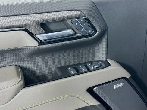 Used 2023 Chevrolet Silverado 1500 ZR2 w/ Technology Package AWD/4WD image 17