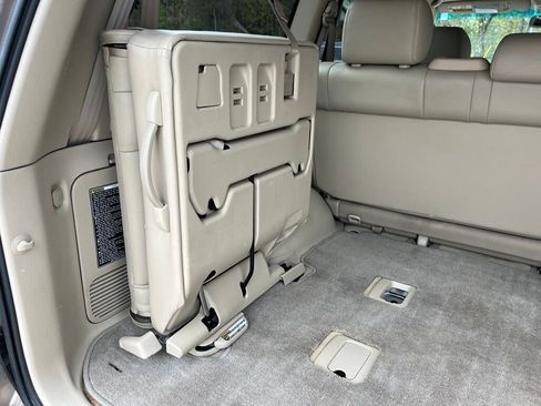 Used 2006 Toyota Land Cruiser image 51