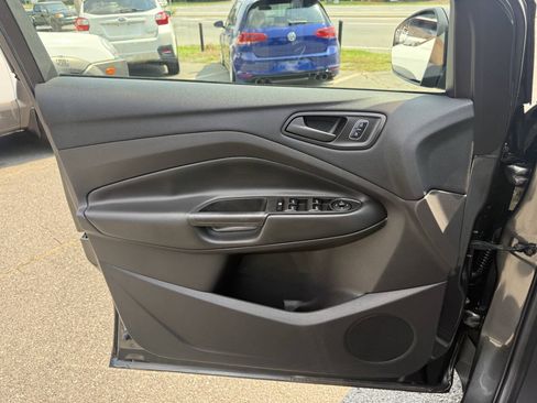 Used 2017 Ford Escape S FWD image 22