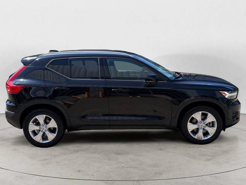 Used 2022 Volvo XC40 T5 Momentum AWD/4WD image 4