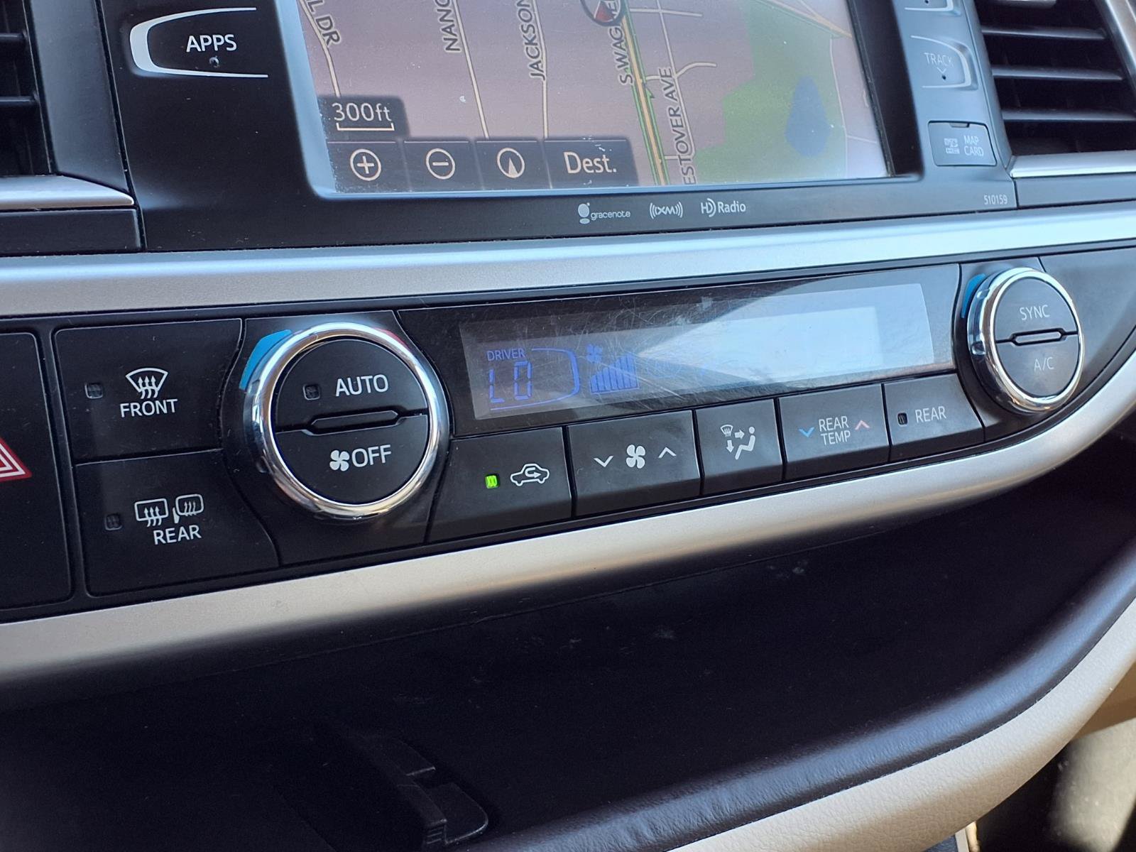 Used 2016 Toyota Highlander XLE AWD/4WD image 25