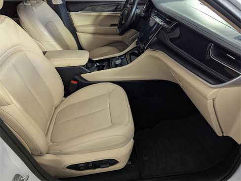 Certified 2022 Jeep Grand Cherokee L Limited w/ Luxury Tech Group II image 35