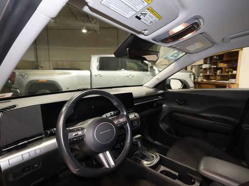 Used 2025 Hyundai Kona SEL image 9