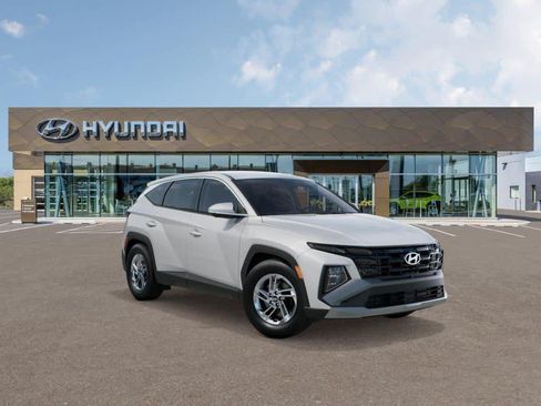 Used 2026 Hyundai Tucson SE FWD image 2