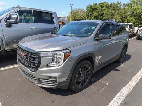 Used 2023 GMC Terrain SLE w/ Driver Convenience Package FWD image 2