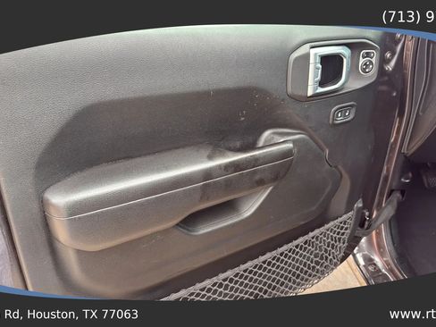 Used 2018 Jeep Wrangler Unlimited Sport S AWD/4WD image 28