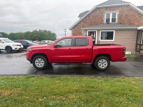 Used 2022 Nissan Frontier SV AWD/4WD image 2