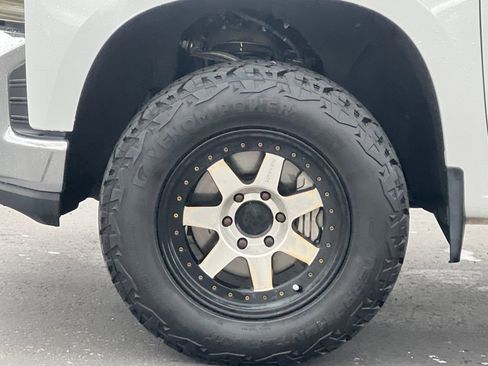 Used 2021 Chevrolet Silverado 1500 LT AWD/4WD image 26