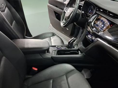 Used 2024 Cadillac XT6 Premium Luxury FWD image 13