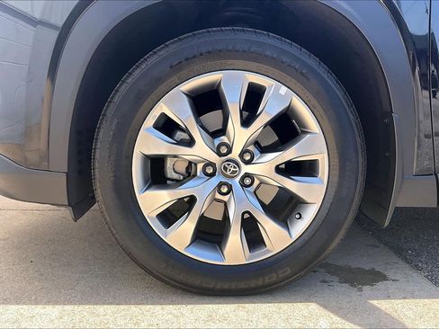 Used 2024 Toyota Grand Highlander AWD image 11