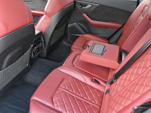 Used 2022 Audi SQ8 Prestige image 13