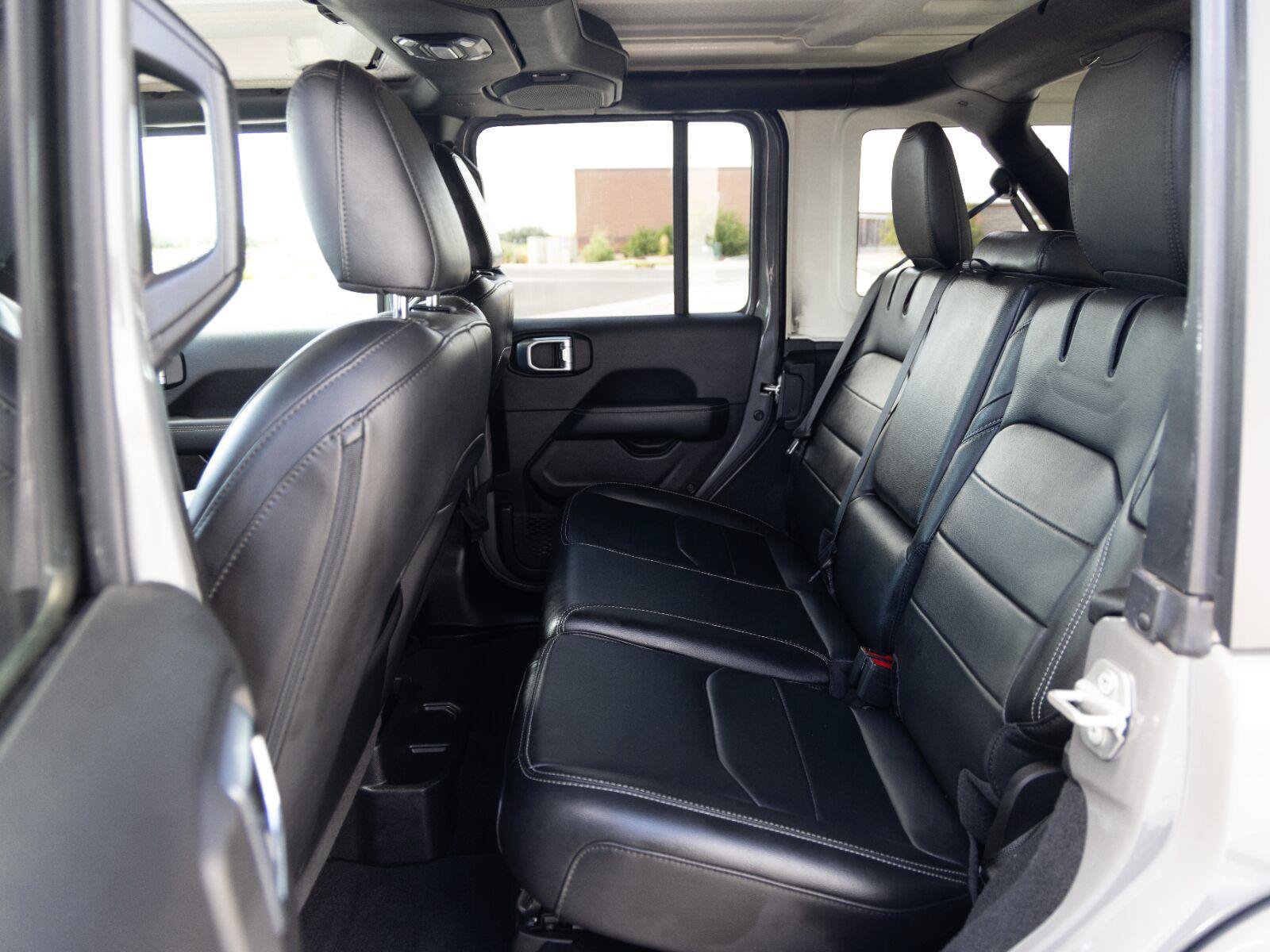 Used 2023 Jeep Wrangler Unlimited Sahara AWD/4WD image 30