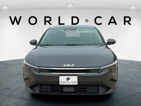 Certified 2025 Kia K4 image 8