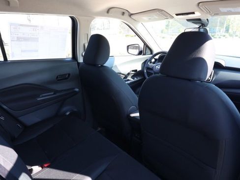 New 2025 Nissan Kicks Play S image 17