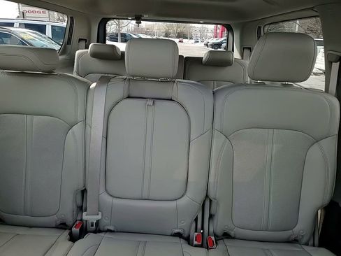 Certified 2024 Jeep Wagoneer Series III w/ Premium Group I AWD/4WD image 38