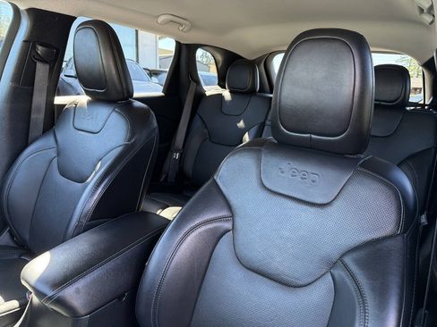 Used 2019 Jeep Cherokee Limited w/ Technology Group AWD/4WD image 37