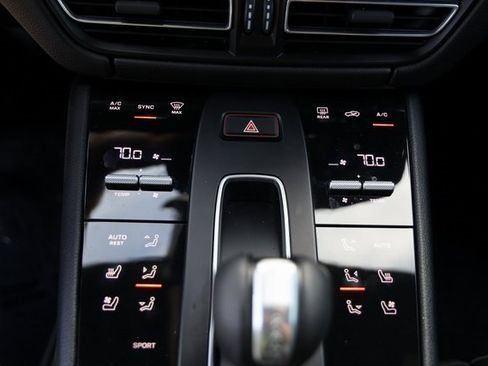 Used 2022 Porsche Macan image 25