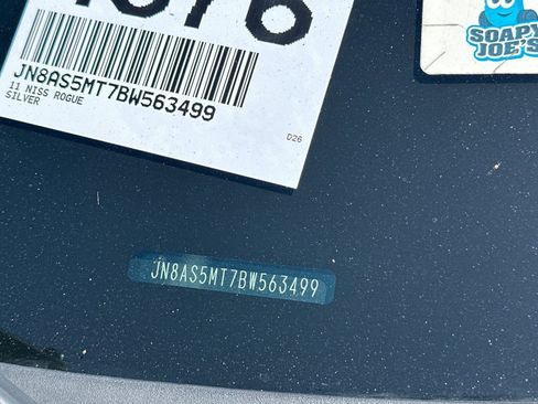 Used 2011 Nissan Rogue S image 3