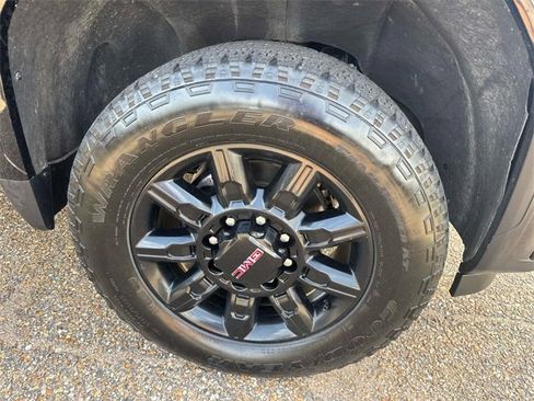 Used 2025 GMC Sierra 2500 AT4 w/ AT4 Premium Plus Package image 5