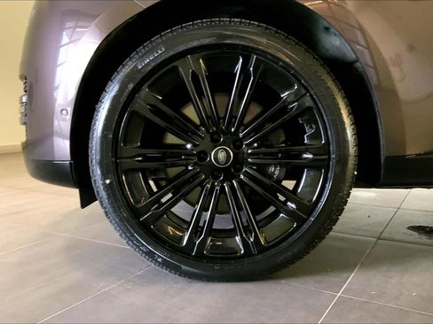 Certified 2025 Land Rover Range Rover SE AWD/4WD image 10