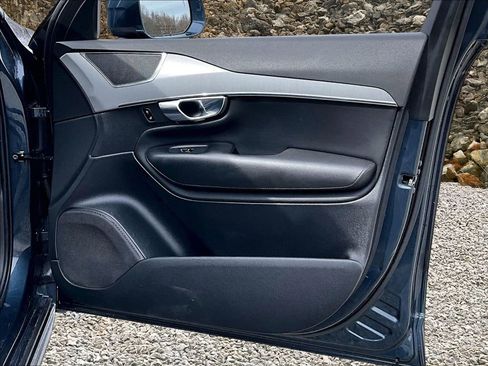 Used 2021 Volvo XC90 T5 Momentum w/ Protection Package Premier image 22