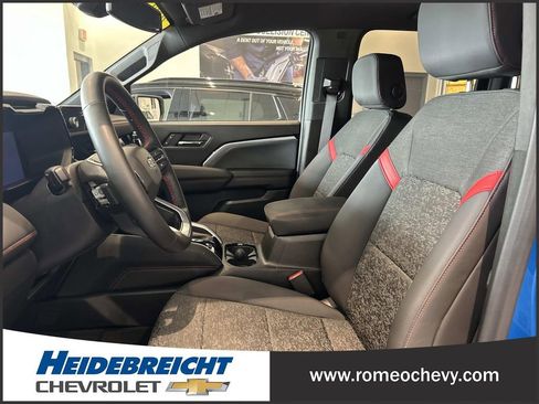Used 2024 Chevrolet Colorado Z71 w/ Z71 Convenience Package 2 AWD/4WD image 13