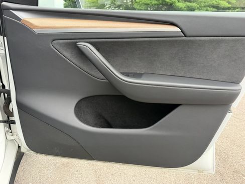 Used 2023 Tesla Model Y AWD image 28