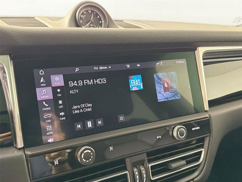 Certified 2025 Porsche Macan AWD/4WD image 21