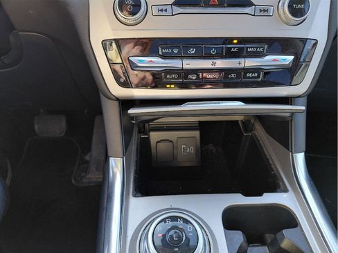 Used 2022 Ford Explorer XLT w/ Equipment Group 202A image 29