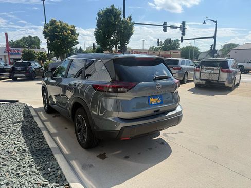 Used 2025 Nissan Rogue SV FWD image 4